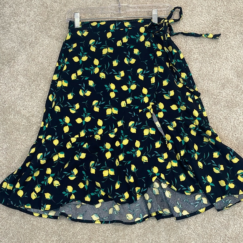 🍋 Banana republic faux Lemon wrap skirt 🍋